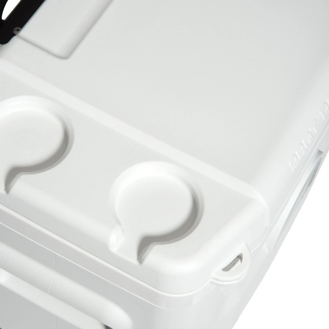 Igloo Marine Ultra Quantum 28 Quart Roller Cooler 3 Igloo Marine Ultra Quantum 28 Quart Roller Cooler - Image 3